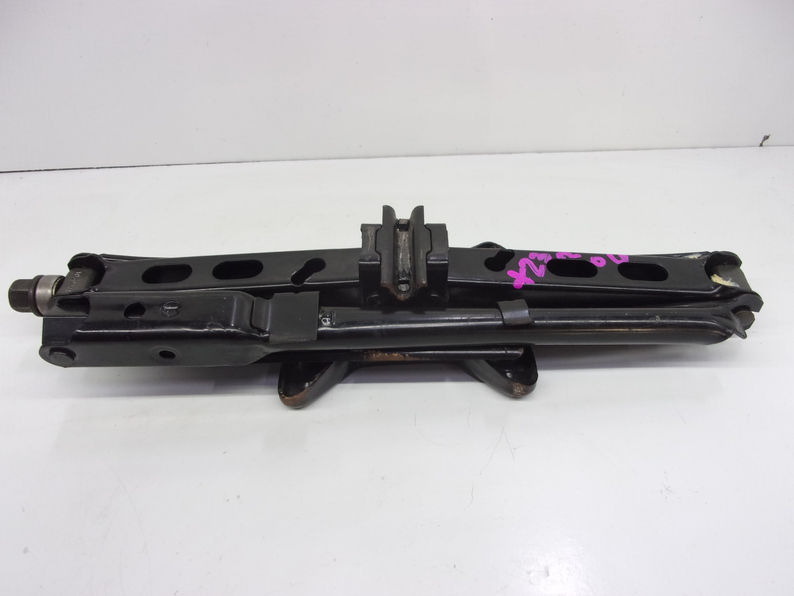 Tire Jack with Lug Wrench J845418