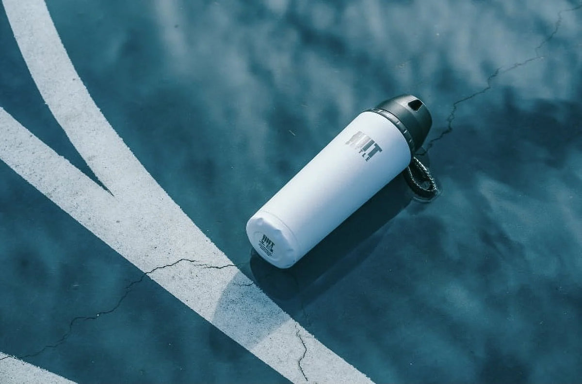 White Stainless Steel Insulated Water Bottle with Mixer, 24 oz G33679