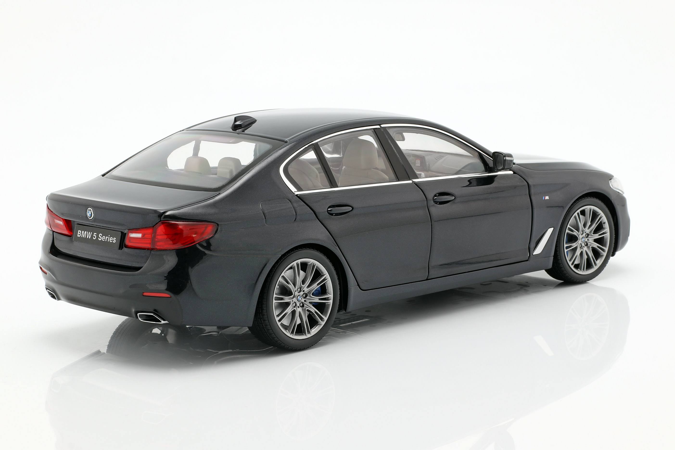 1/18 Scale BMW 5 Series Black Sapphire L5941