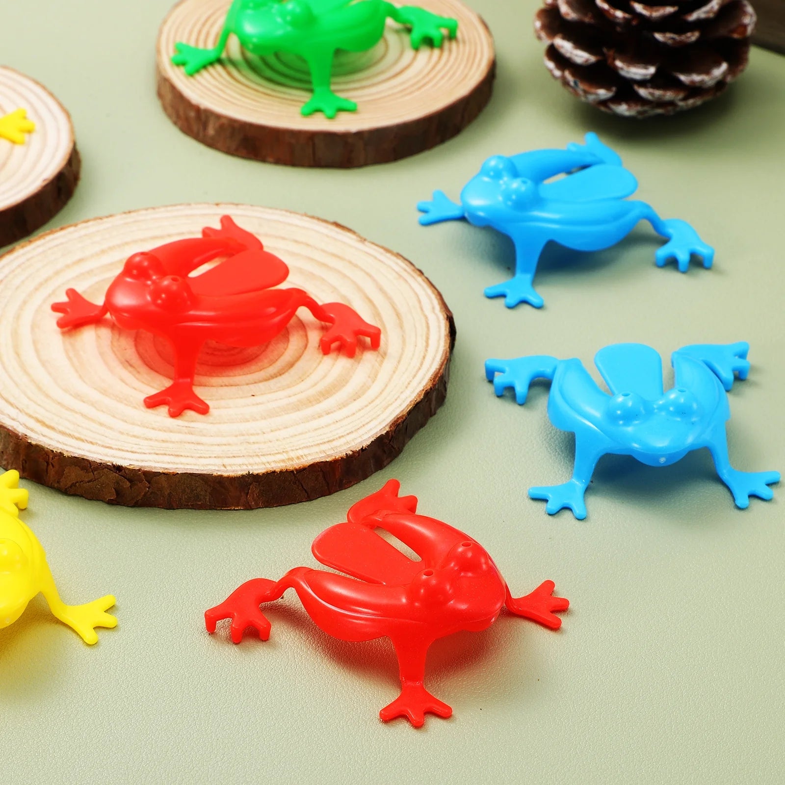 16 Pcs Frogs Toys Assorted Colors P38293